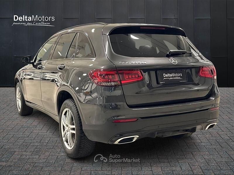 Usata Mercedes GLC300 Premium Plus 194 CV (142 kW) 2022 Gray Pick-up