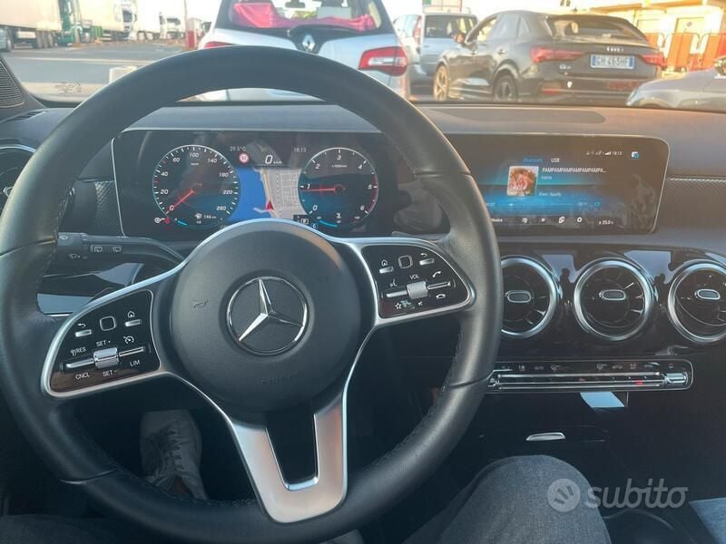 Usata Mercedes A180 136 CV (100 kW) 2019 Grigio Berlina