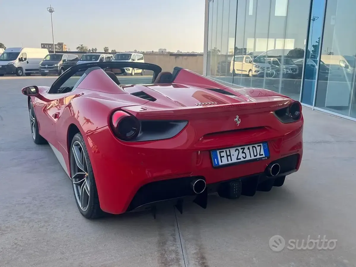 Usata Ferrari 488 670 CV (492 kW) 2017 Rosso Cabrio