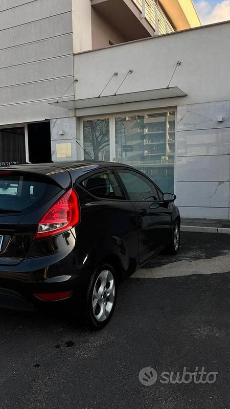 Usata Ford Fiesta 2011 Nero Utilitaria