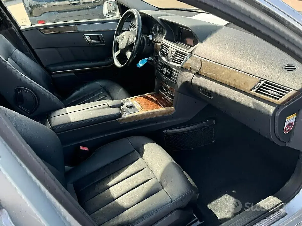Usata Mercedes E350 Elegance 231 CV (169 kW) 2009 Argento Berlina
