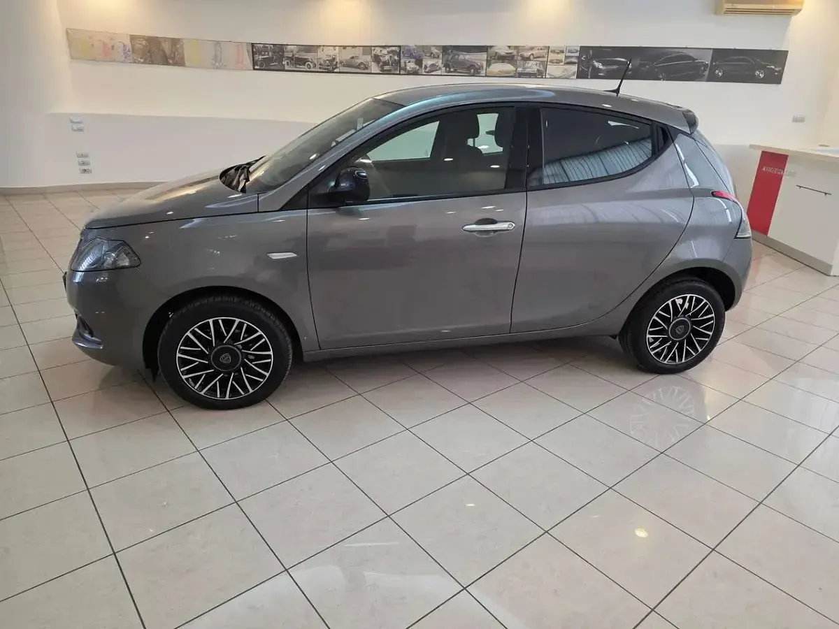Usata Lancia Ypsilon S 69 CV (50 kW) 2024 Grigio Utilitaria