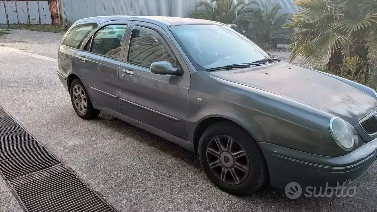 Usata Lancia Lybra 131 CV (96 kW) 2000 Grigio Station wagon