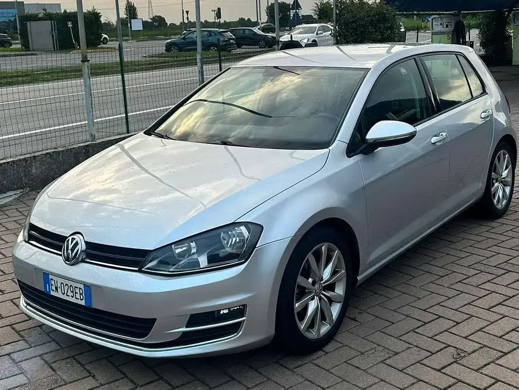 Usata VW Golf VII Highline 110 CV (80 kW) 2015 Berlina