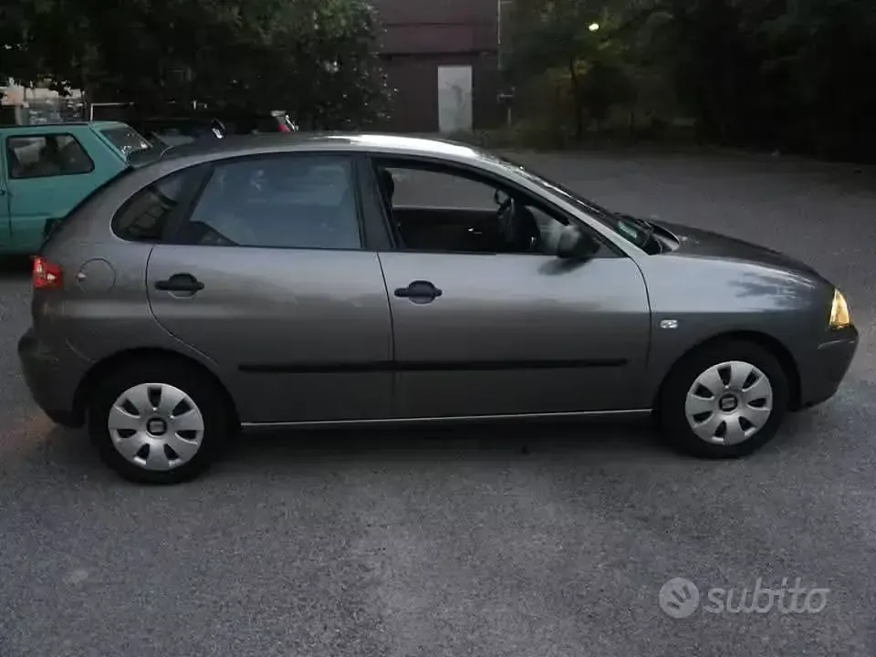 Usata Seat Ibiza 64 CV (47 kW) 2003 Grigio Utilitaria