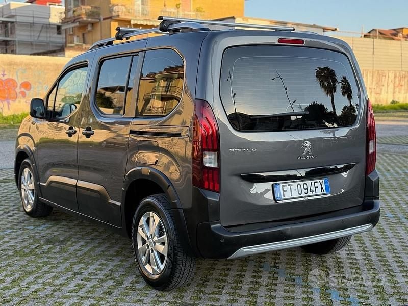 Usata Peugeot Rifter GT-line 130 CV (95 kW) 2019 Grigio Monovolume