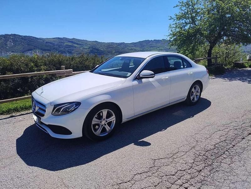 Usata Mercedes E200 Business 150 CV (110 kW) 2017 Bianco Berlina