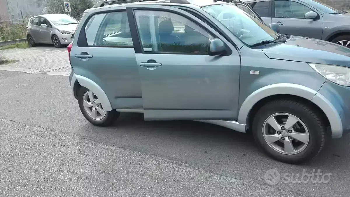 Usata Daihatsu Terios 105 CV (77 kW) 2007 Grigio SUV