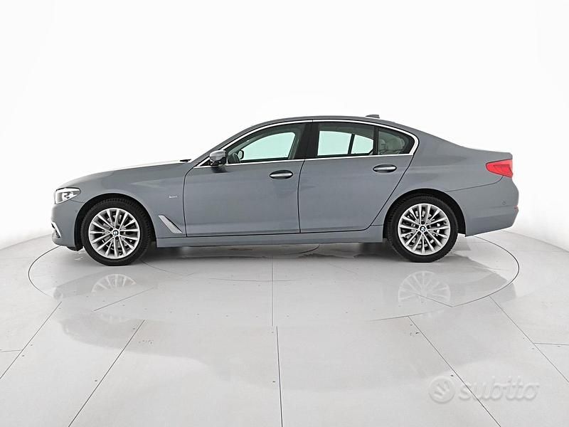 Usata BMW 520 Luxury Line 190 CV (139 kW) 2017 Blu Berlina