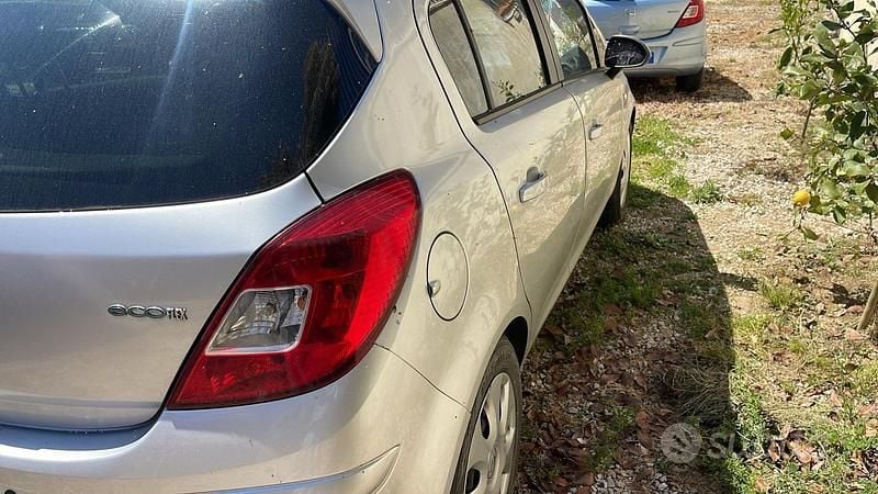 Usata Opel Corsa Cosmo 75 CV (55 kW) 2010 Grigio Utilitaria