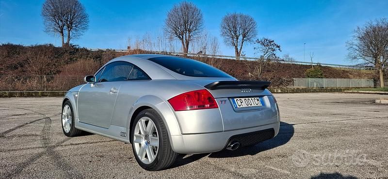 Usata Audi TT Ambiente 179 CV (131 kW) 2004 Grigio Coupé