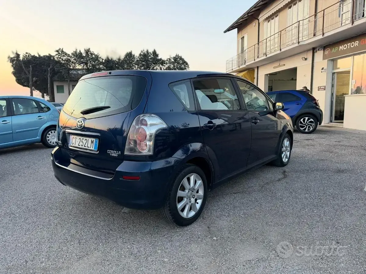 Usata Toyota Corolla Verso Sol 116 CV (85 kW) 2005 Monovolume