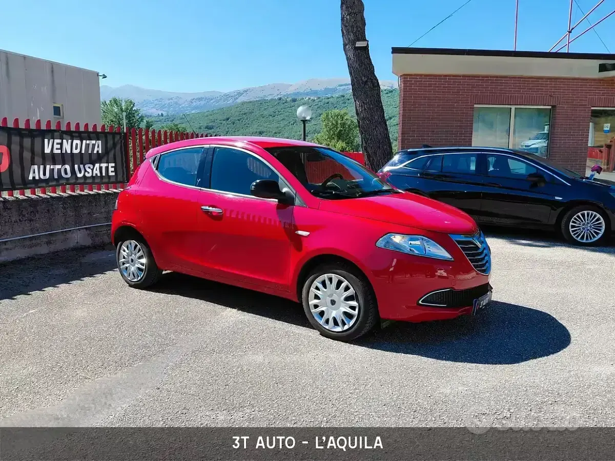 Usata Lancia Ypsilon S 95 CV (69 kW) 2015 Rosso Utilitaria
