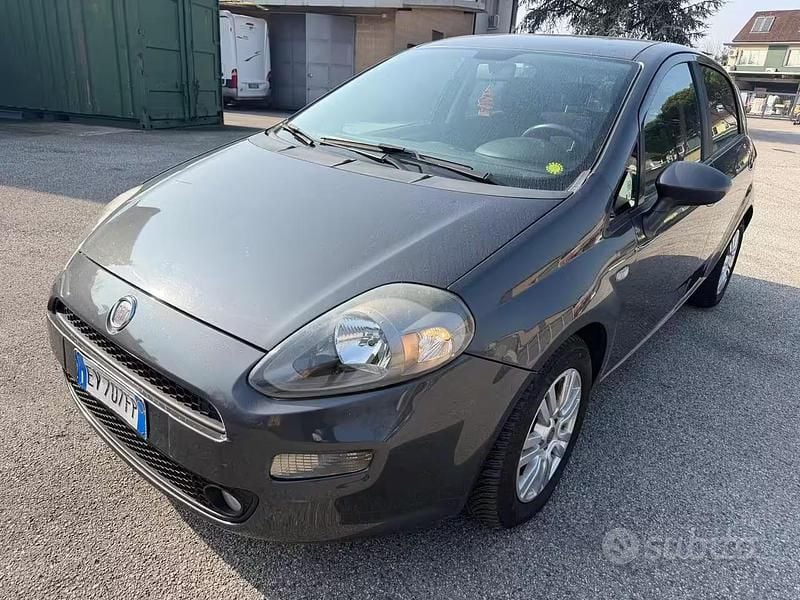 Usata Fiat Punto Lounge 75 CV (55 kW) 2014 Grigio Utilitaria