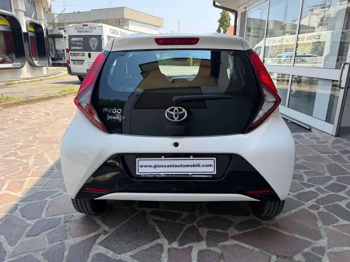 Usata Toyota Aygo X-play 72 CV (52 kW) 2020 Bianco Utilitaria