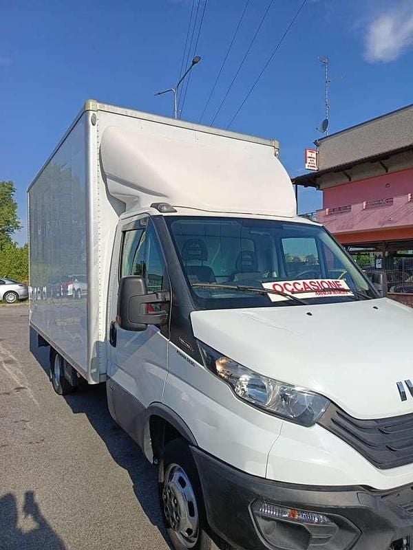 Usata Iveco Daily 136 CV (100 kW) 2022 Bianco Furgone