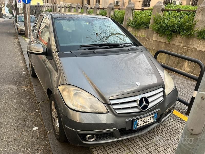 Usata Mercedes A180 Premium 109 CV (80 kW) 2010 Grigio Berlina