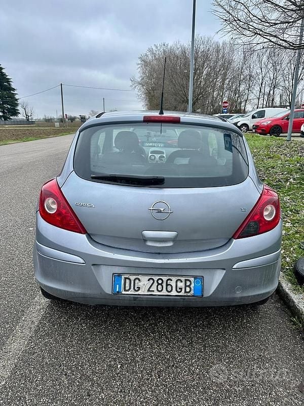 Usado Opel Corsa 80 HP (58 kW) 2012 Cinzento Citadino