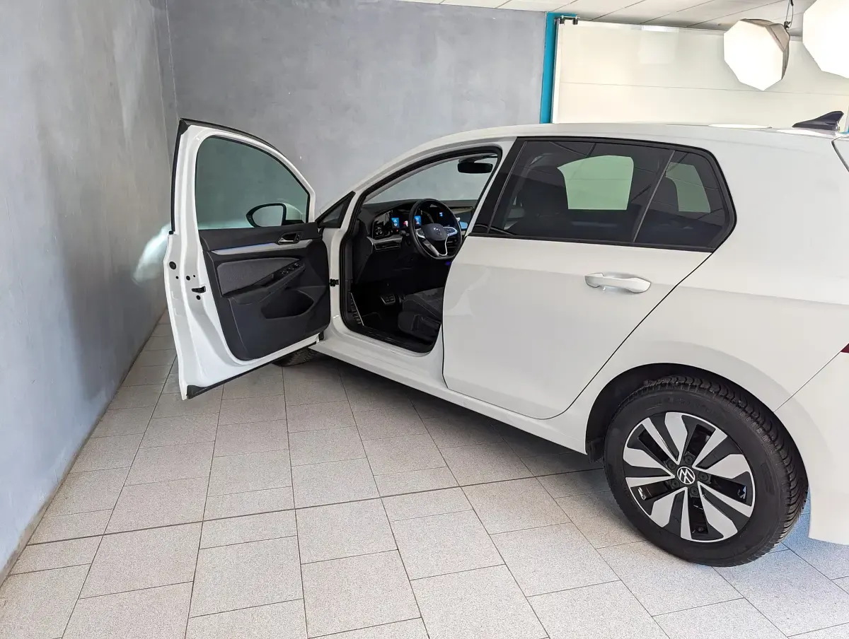 Usata VW Golf VIII Move 110 CV (80 kW) 2024 Bianco Berlina