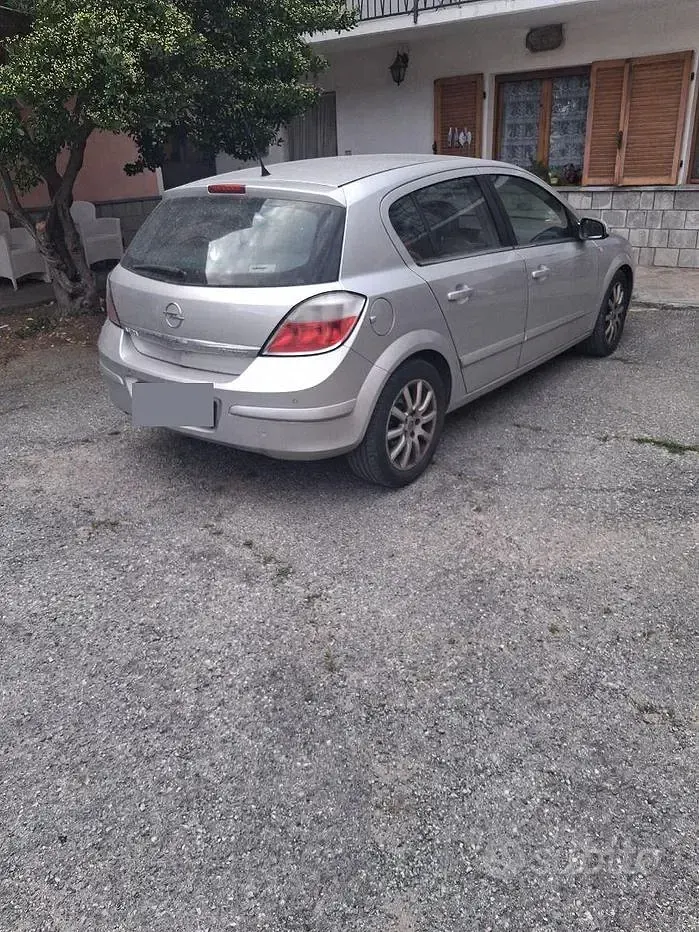 Usata Opel Astra 105 CV (77 kW) 2005 Grigio Berlina