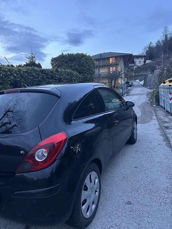 Usata Opel Corsa Club 80 CV (58 kW) 2010 Utilitaria