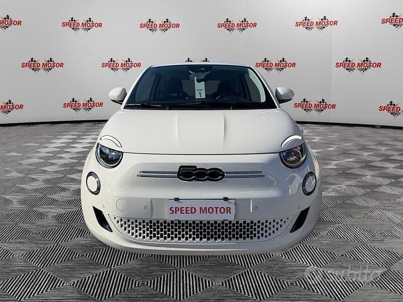 Usata Fiat 500e Icon 86 kW (118 CV) 2023 Bianco Berlina