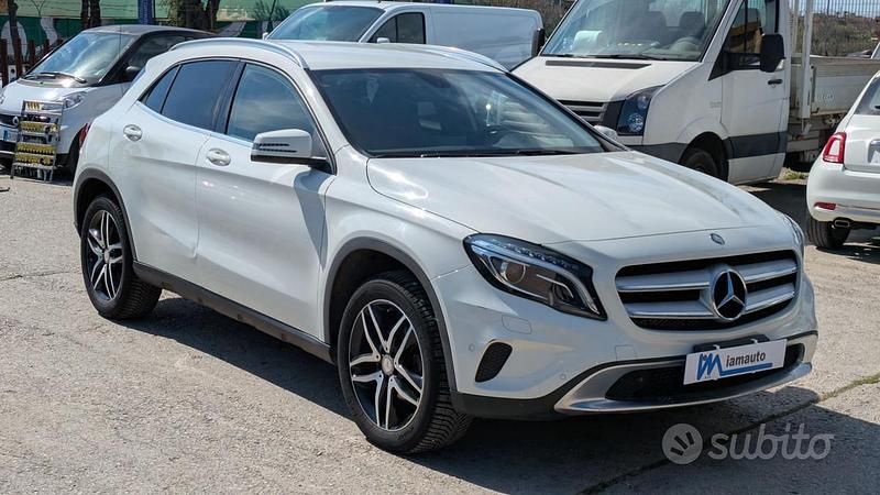 Usata Mercedes GLA200 156 CV (114 kW) 2015 Bianco SUV