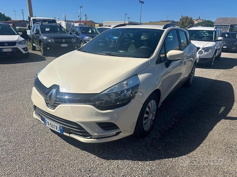 Beige Usata 2018 Renault Clio GrandTour Station wagon | 8900 € (Buon prezzo) - Immagine 1/4
