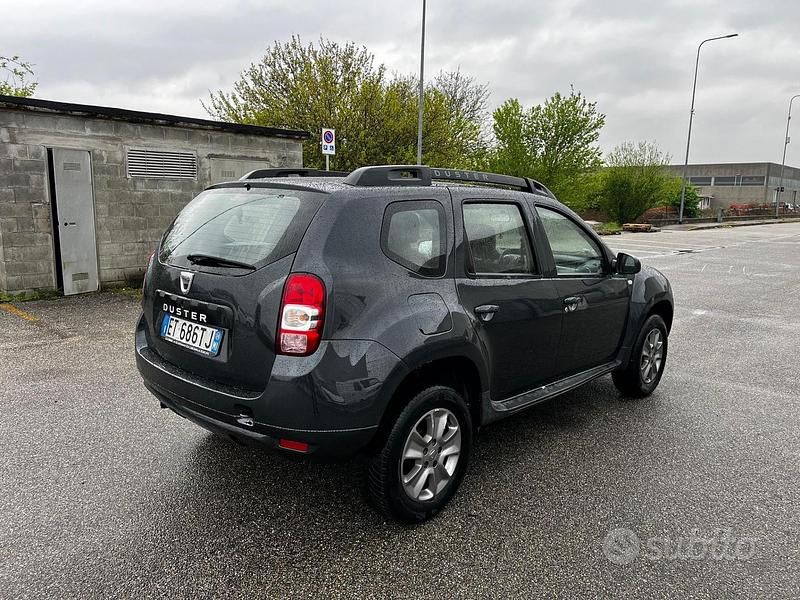 Usata Dacia Duster Lauréate 110 CV (80 kW) 2014 Grigio SUV