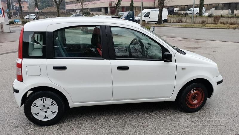 Usata Fiat Panda 54 CV (39 kW) 2005 Bianco Utilitaria