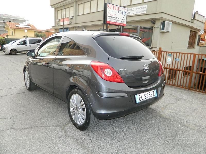 Grigio Usata 2012 Opel Corsa Due volumi | 4950 € (Cara) - Immagine 1/4