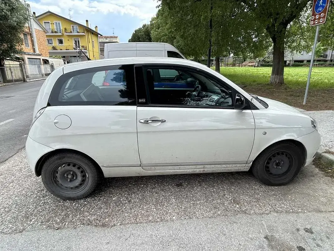 Usata Lancia Ypsilon Platinum 75 CV (55 kW) 2011 Utilitaria