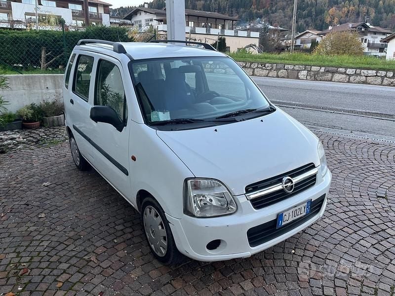 Usata Opel Agila Club 60 CV (44 kW) 2003 Bianco Utilitaria