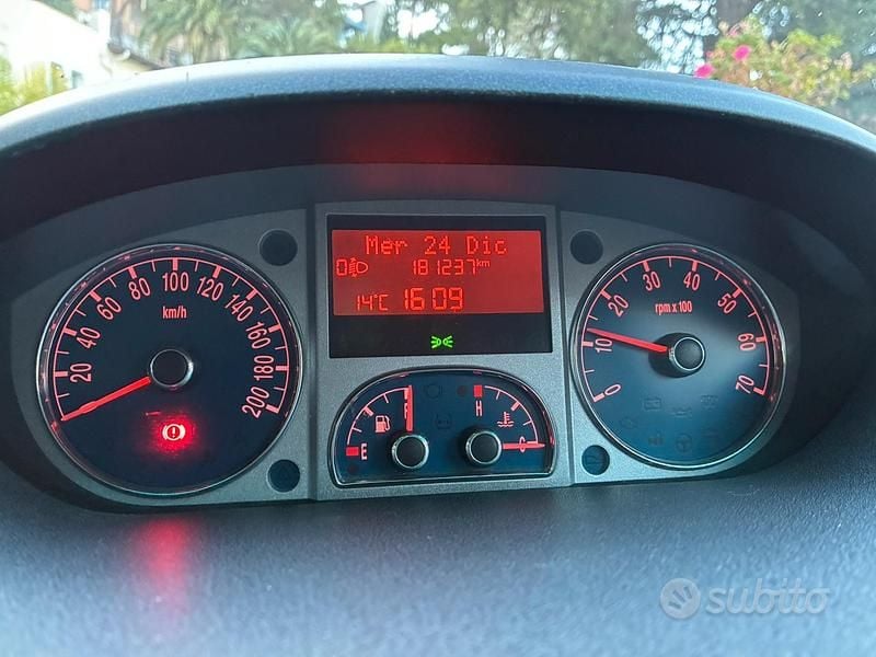 Usata Lancia Musa 77 CV (56 kW) 2009 Grigio Monovolume