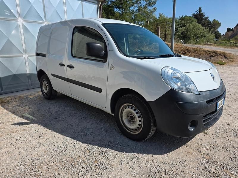 Bianco Usata 2011 Renault Kangoo Monovolume | 5900 € (Cara) - Immagine 1/4