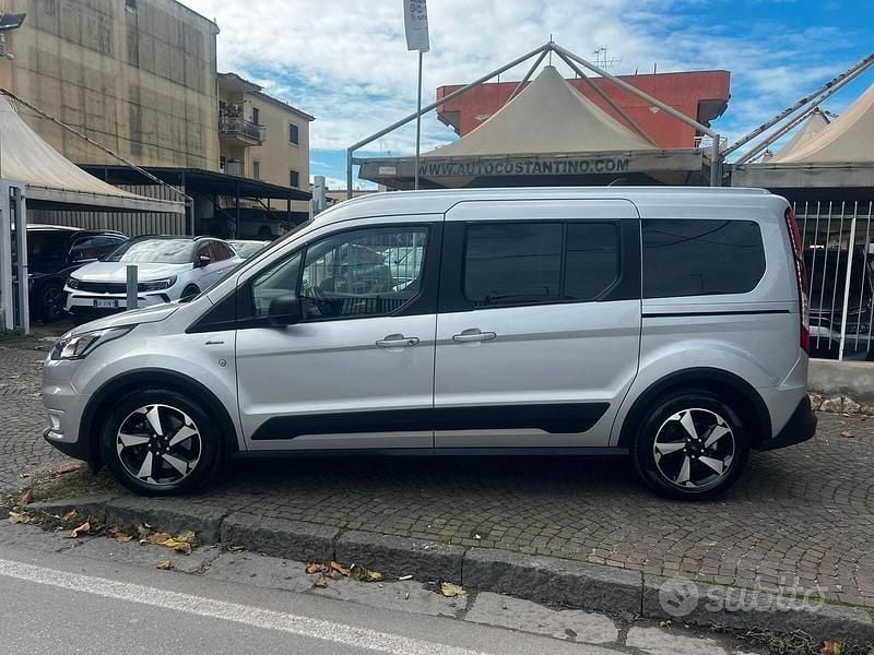 Usata Ford Tourneo Connect Active 120 CV (88 kW) 2022 Grigio Monovolume