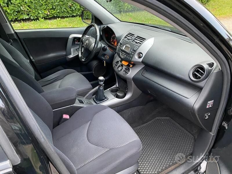 Usata Toyota RAV4 136 CV (100 kW) 2008 Nero SUV