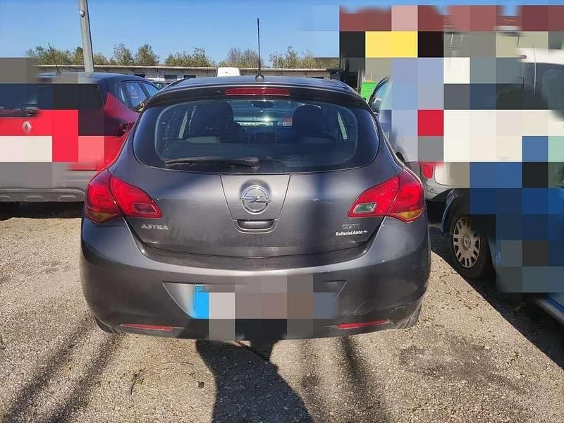 Käytetty Opel Astra Cosmo 110 HP (80 kW) 2012 Sedan