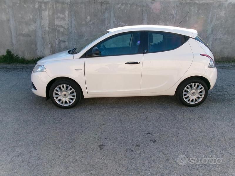 Usata Lancia Ypsilon 69 CV (50 kW) 2018 Bianco Utilitaria