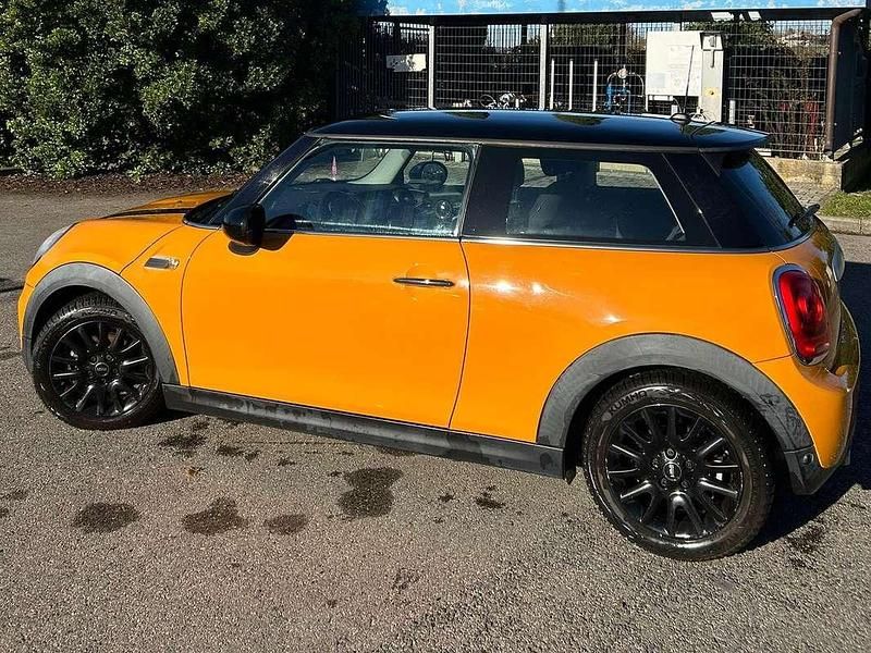 Usata Mini Cooper D 116 CV (85 kW) 2014 Arancione Utilitaria