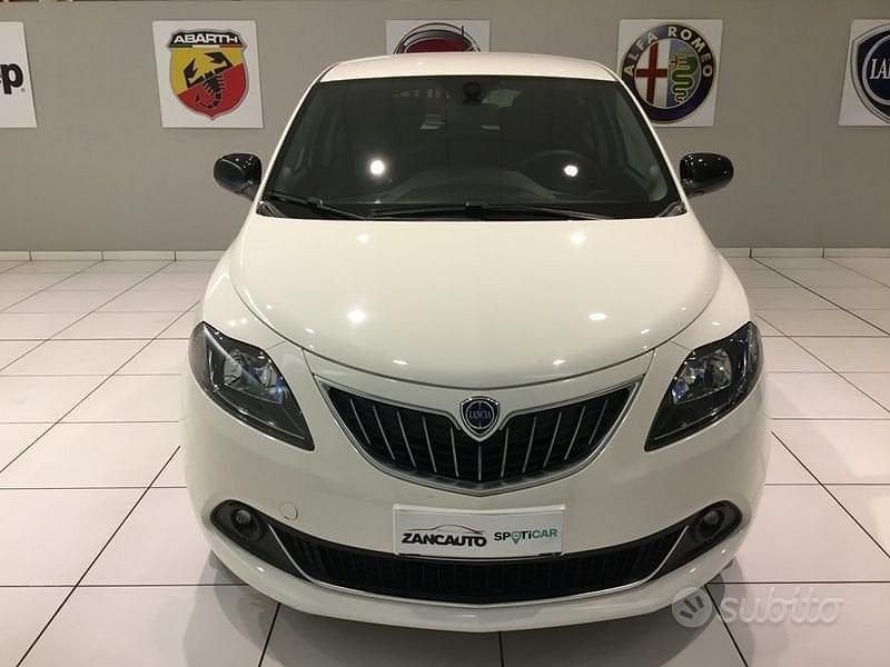 Usata Lancia Ypsilon Gold 70 CV (51 kW) 2023 Bianco Utilitaria