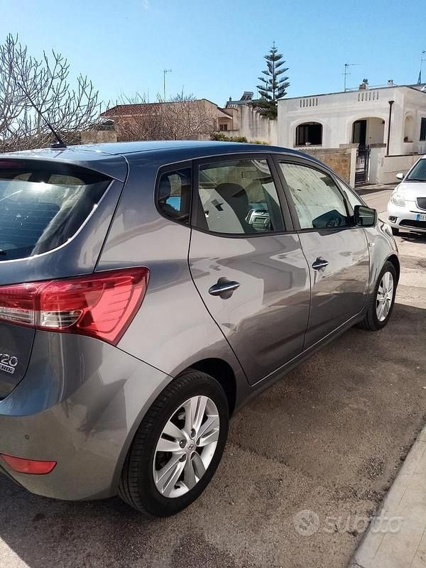 Usata Hyundai ix20 90 CV (66 kW) 2012 Grigio Utilitaria
