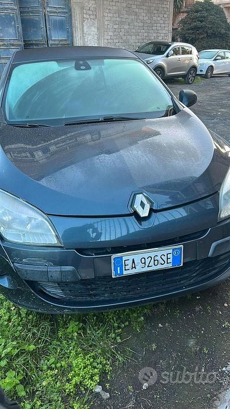 Grigio Usata 2010 Renault Mégane Berlina | 3000 € (Ottimo prezzo) - Immagine 1/4