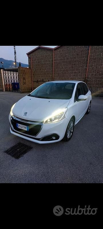 Usata Peugeot 208 Allure 75 CV (55 kW) 2018 Nero Utilitaria
