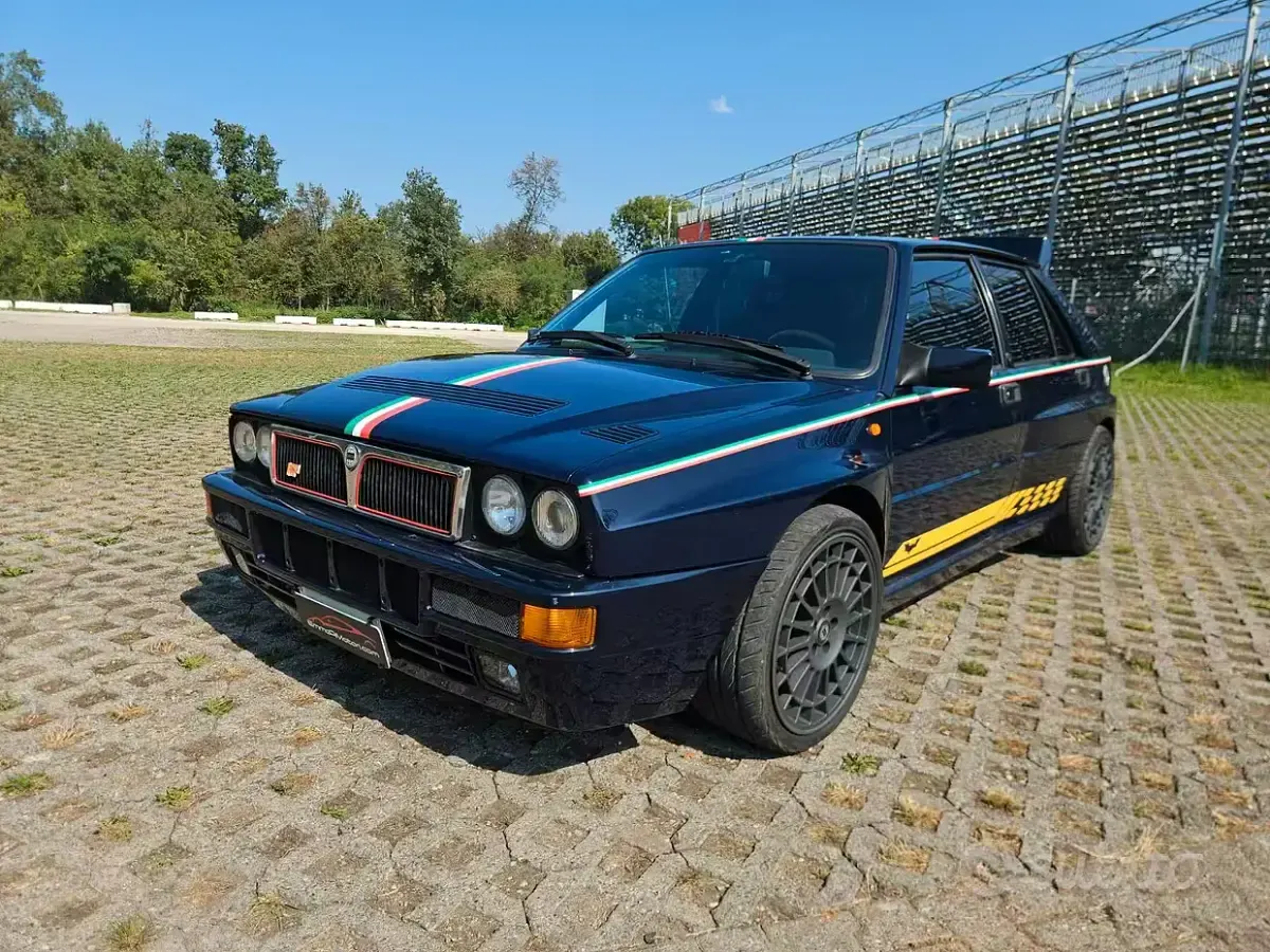 Usata Lancia Delta 211 CV (155 kW) 1994 Blu/azzurro Utilitaria
