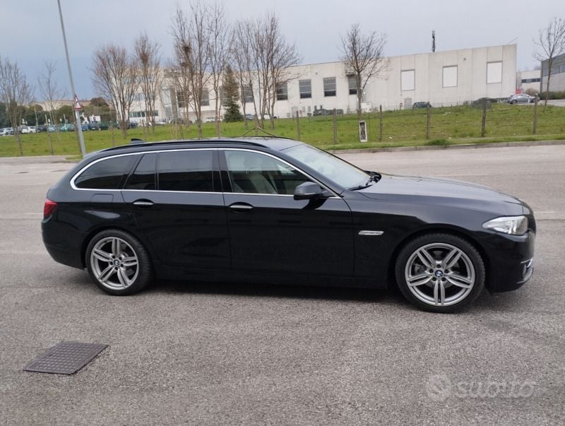 Usata BMW 520 Luxury Line 190 CV (139 kW) 2015 Nero Station wagon