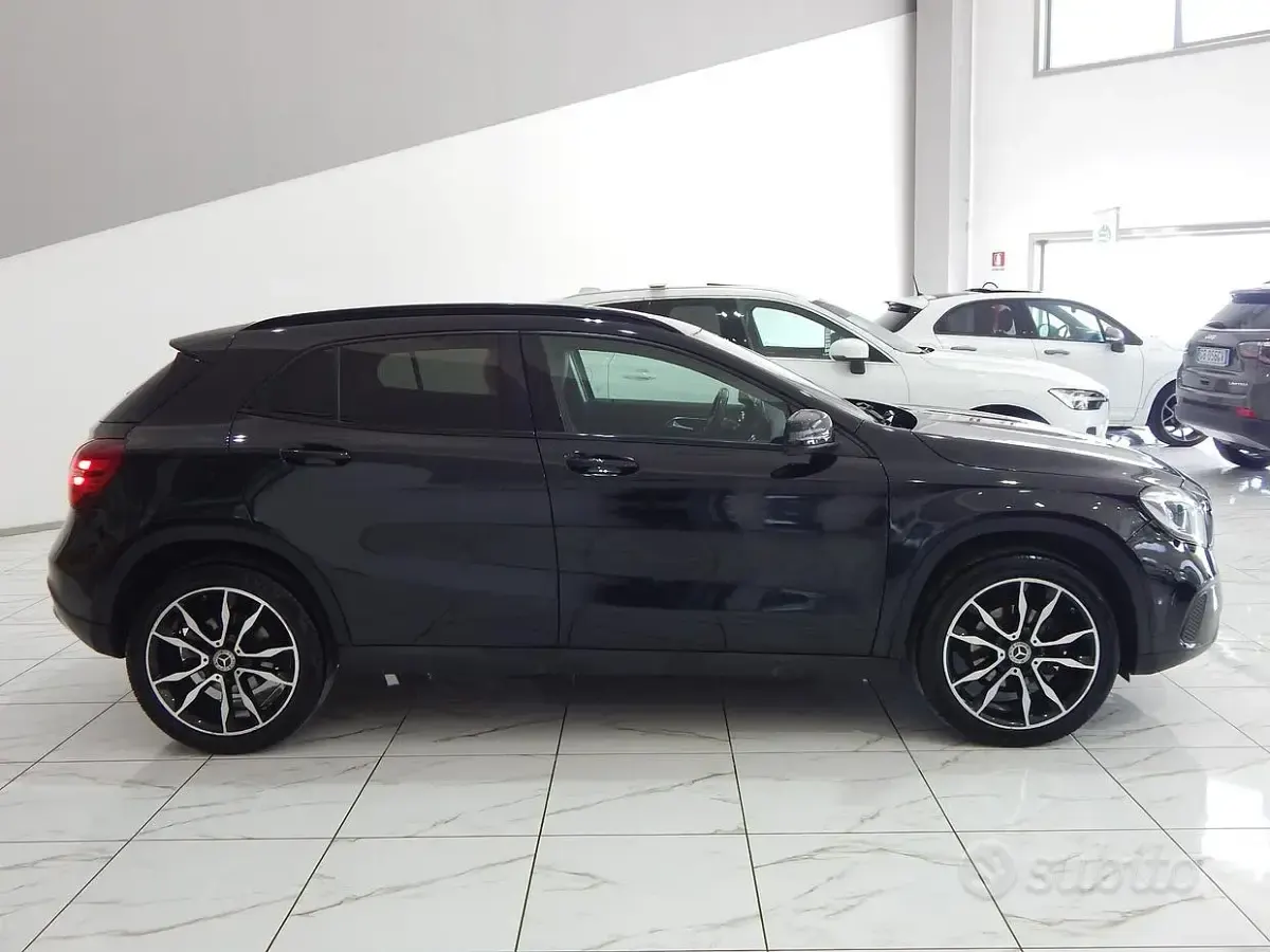 Begagnad Mercedes GLA220 177 HK (130 kW) 2018 Svart SUV