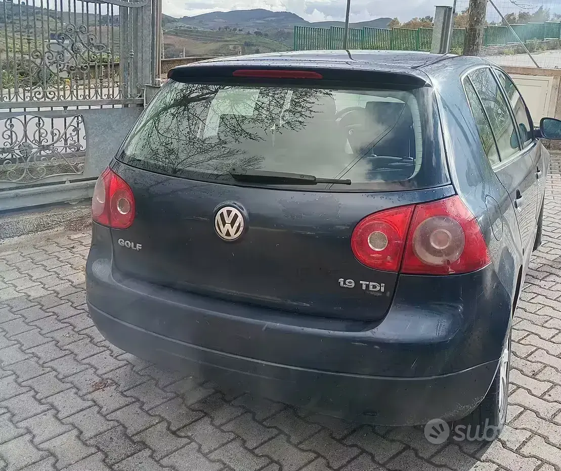 Usata VW Golf IV Trendline 105 CV (77 kW) 2004 Blu Berlina