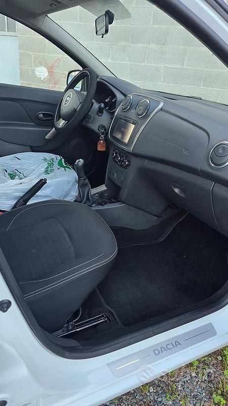 Bianco Usata 2015 Dacia Sandero Due volumi | 4300 € (Ottimo prezzo) - Immagine 1/4