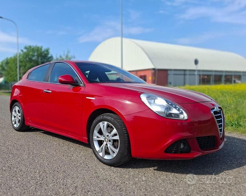 Usata Alfa Romeo Giulietta Distinctive 120 CV (88 kW) 2011 Rosso Utilitaria